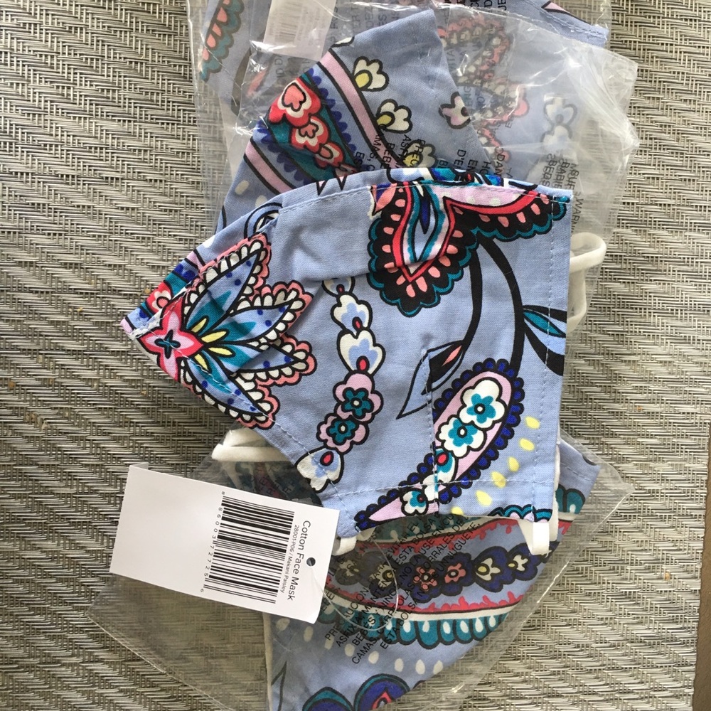 ❤️🌺NWT Vera Bradley Makani Paisley masks. 🌺❤️